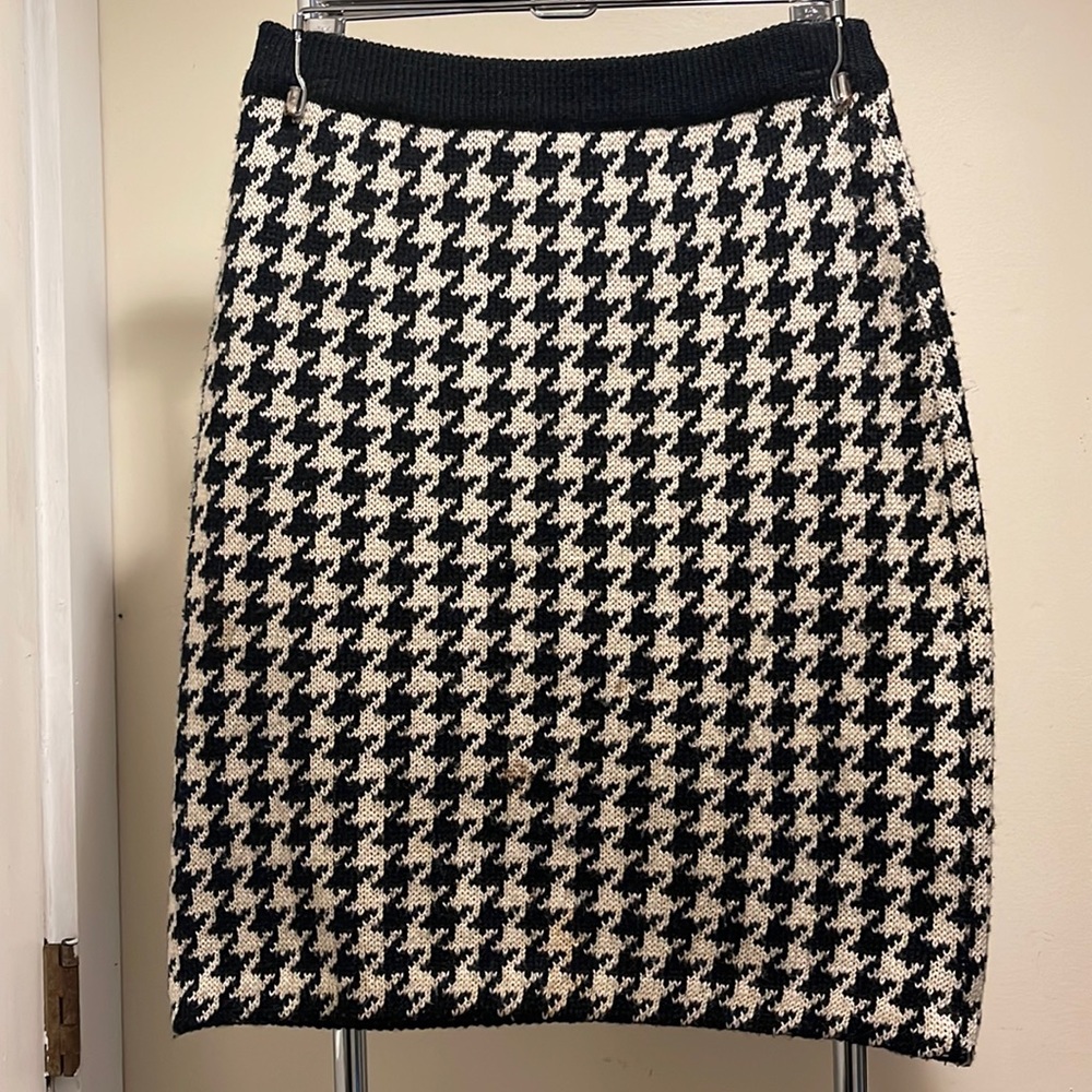 Saks Fifth Avenue The Works Black/white Houndstooth sweater skirt